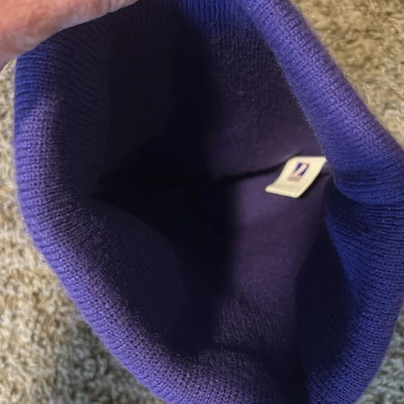 Vintage Charlotte Hornets Beanie - Picture 3 of 3